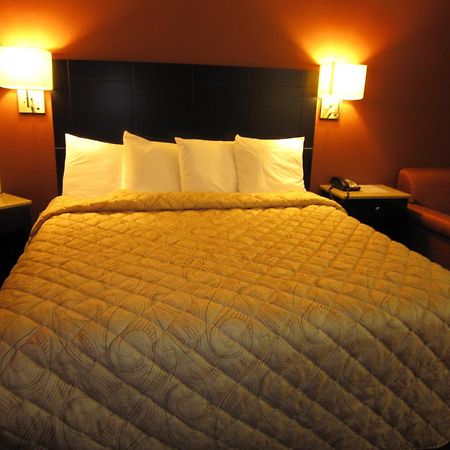 Red Carpet Inn And Suites Monmouth Junction Zimmer foto