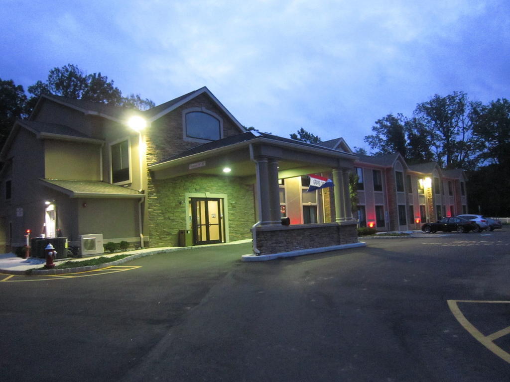 Red Carpet Inn And Suites Monmouth Junction Exterior foto