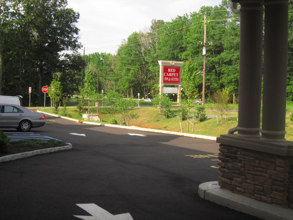 Red Carpet Inn And Suites Monmouth Junction Exterior foto