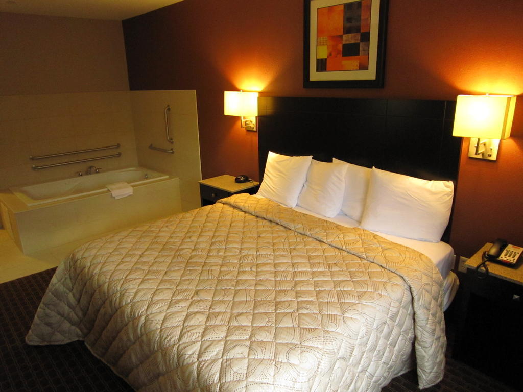 Red Carpet Inn And Suites Monmouth Junction Zimmer foto