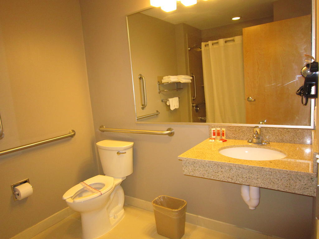 Red Carpet Inn And Suites Monmouth Junction Zimmer foto